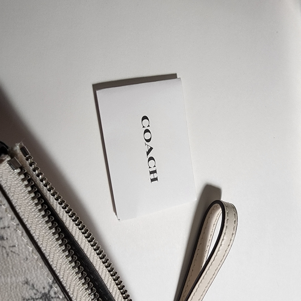 Coach Wristlet - Picture 4 of 7